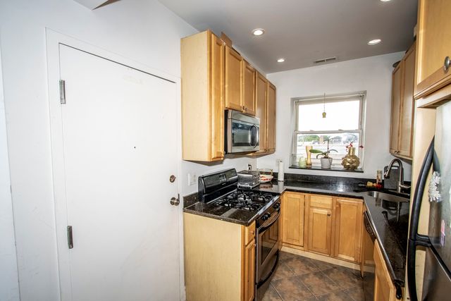 4728 N KENNETH Avenue 3E, Chicago, IL 60630