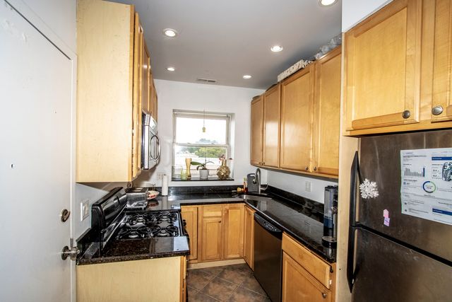 4728 N KENNETH Avenue 3E, Chicago, IL 60630