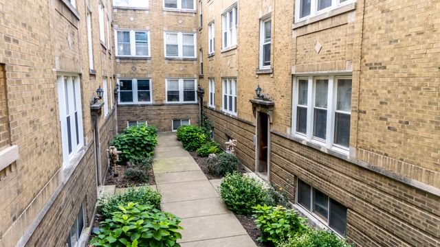 4728 N KENNETH Avenue 3E, Chicago, IL 60630
