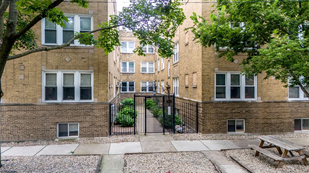 4728 N KENNETH Avenue 3E, Chicago, IL 60630