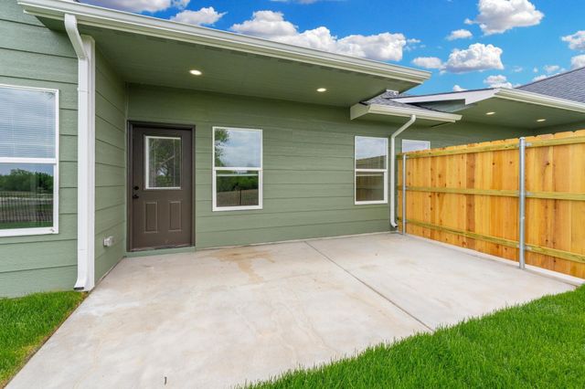 707 N Rainbow Lake St, Wichita, KS 67235