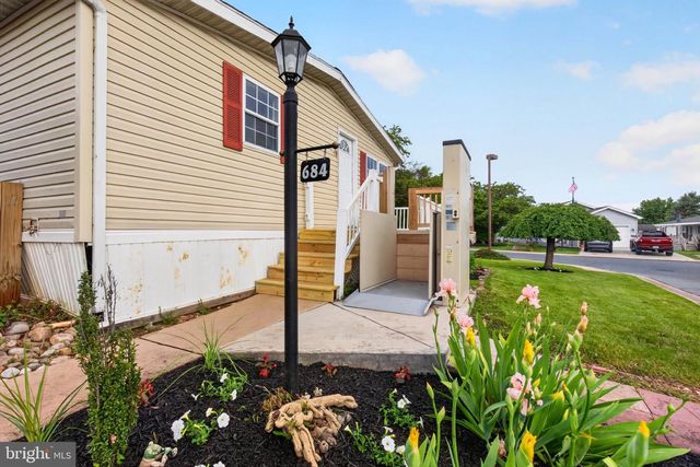 684 W CEDAR ST, Palmyra, PA 17078