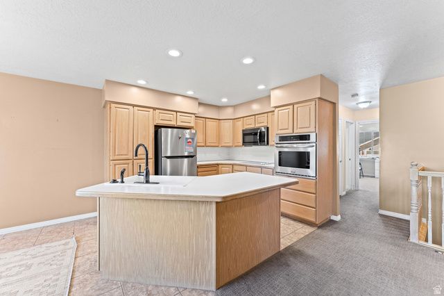84 BELMORE DR, Kaysville, UT 84037