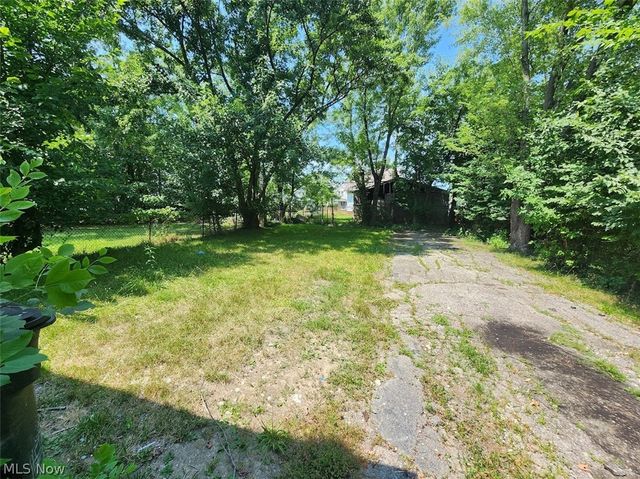 12905 Watterson Avenue, Cleveland, OH 44105