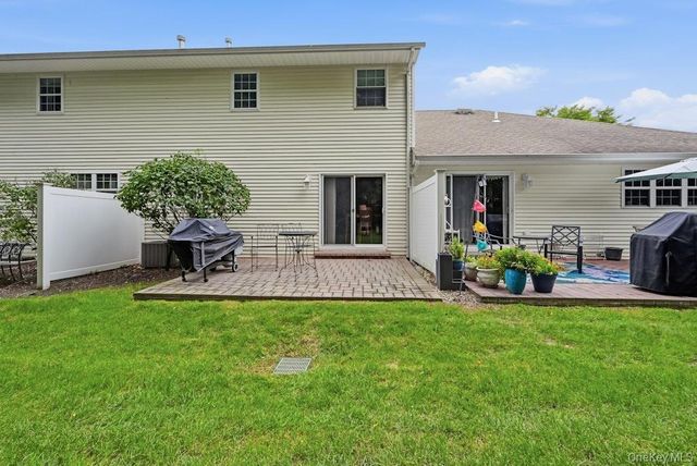 90 Mulberry Common, Riverhead, NY 11901