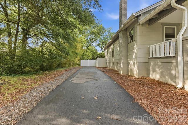 1226 1st Avenue Place NW, Hickory, NC 28601