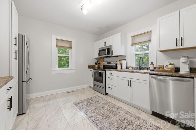 1226 1st Avenue Place NW, Hickory, NC 28601