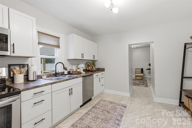 1226 1st Avenue Place NW, Hickory, NC 28601