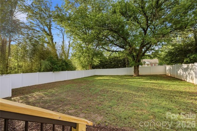 1226 1st Avenue Place NW, Hickory, NC 28601