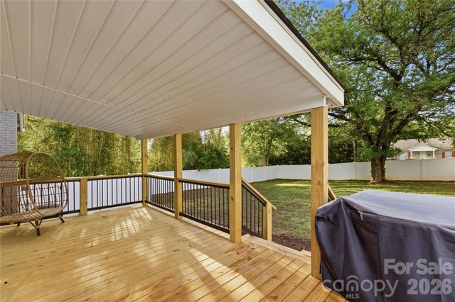 1226 1st Avenue Place NW, Hickory, NC 28601