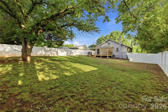 1226 1st Avenue Place NW, Hickory, NC 28601