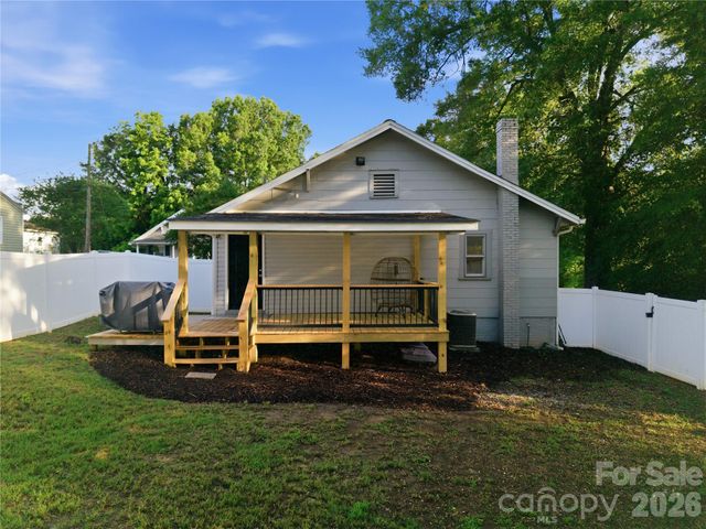 1226 1st Avenue Place NW, Hickory, NC 28601
