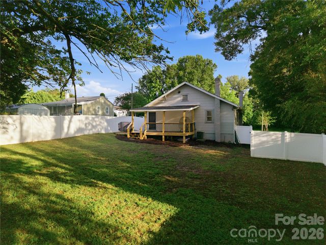 1226 1st Avenue Place NW, Hickory, NC 28601