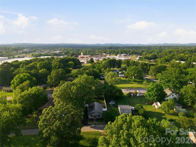 1226 1st Avenue Place NW, Hickory, NC 28601