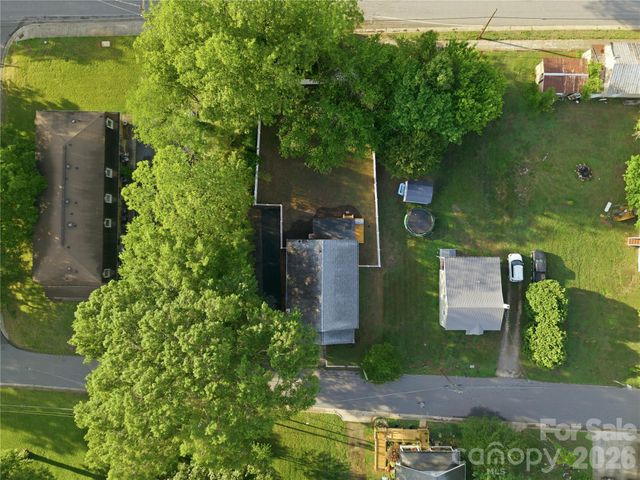 1226 1st Avenue Place NW, Hickory, NC 28601