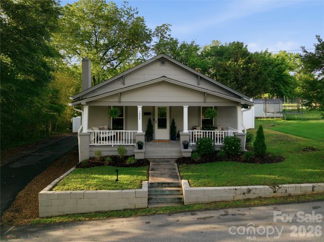 1226 1st Avenue Place NW, Hickory, NC 28601