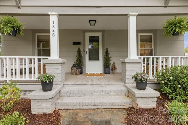 1226 1st Avenue Place NW, Hickory, NC 28601