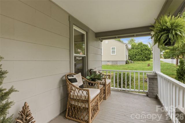 1226 1st Avenue Place NW, Hickory, NC 28601