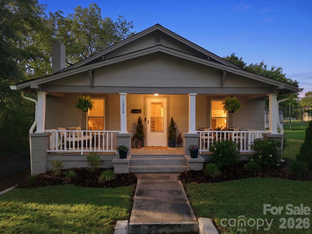 1226 1st Avenue Place NW, Hickory, NC 28601
