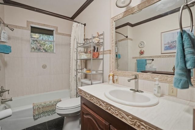 1309 Burleson St, George West, TX 78022