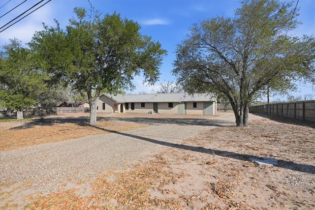 1309 Burleson St, George West, TX 78022