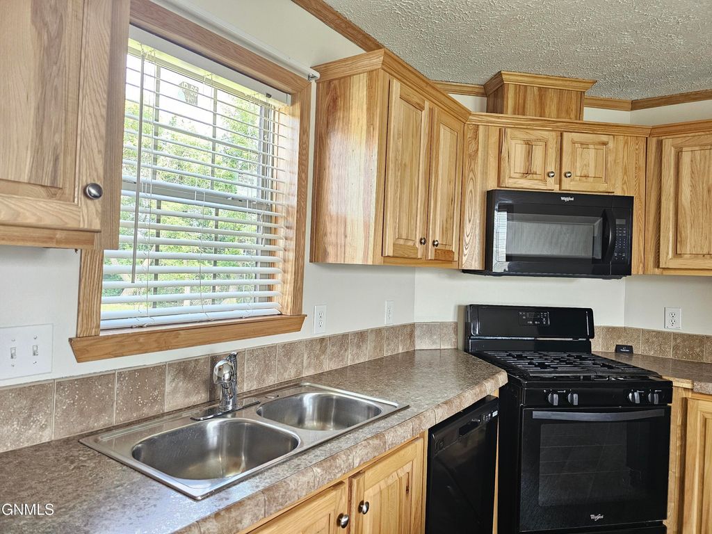 2710 7th Avenue W, Williston, ND 58801 photo 13