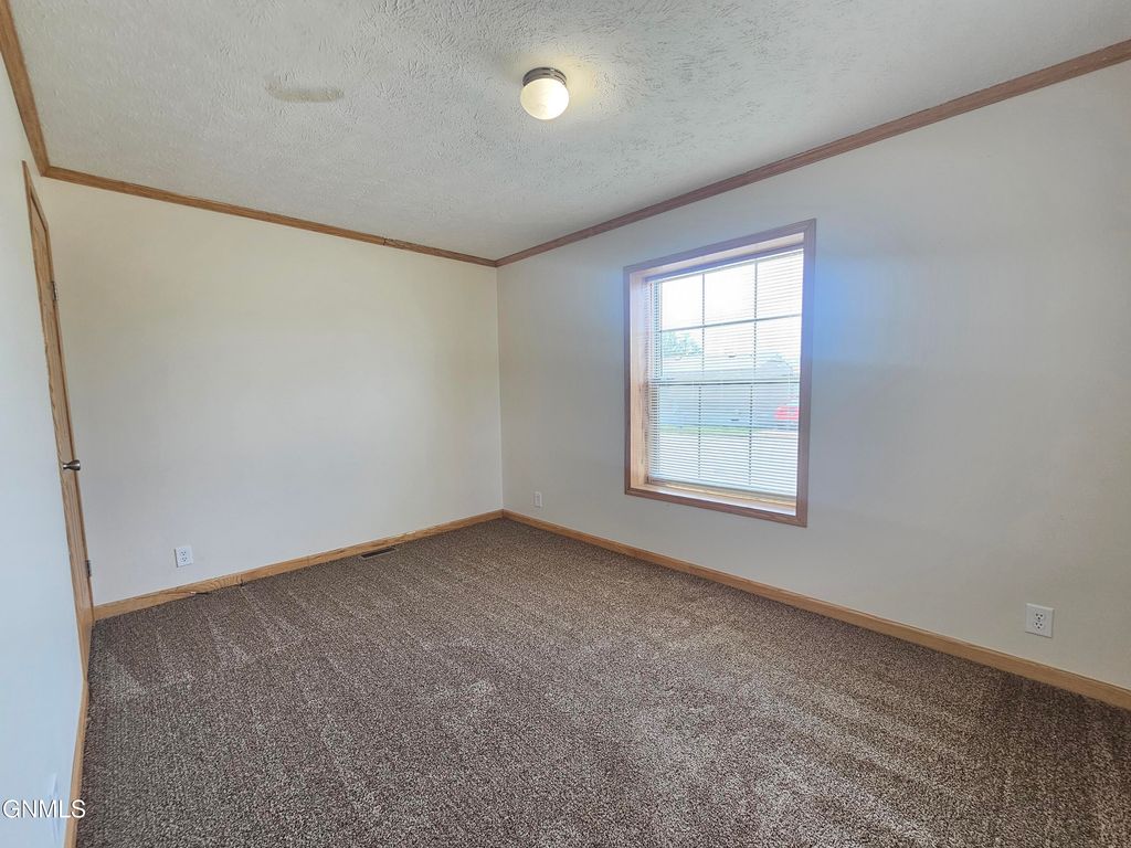 2710 7th Avenue W, Williston, ND 58801 photo 20