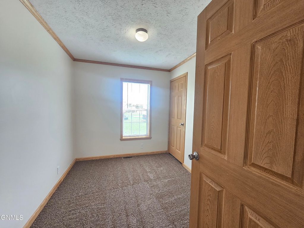 2710 7th Avenue W, Williston, ND 58801 photo 21