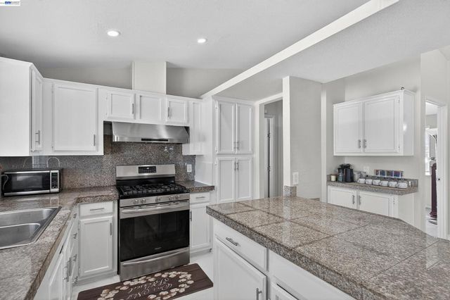 628 S 17Th St, Richmond, CA 94804