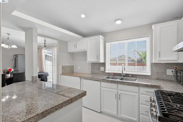 628 S 17Th St, Richmond, CA 94804