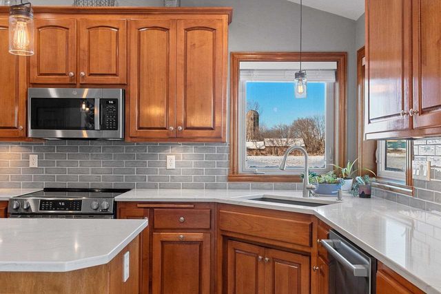 1972 SINCLAIR DRIVE, De Pere, WI 54115