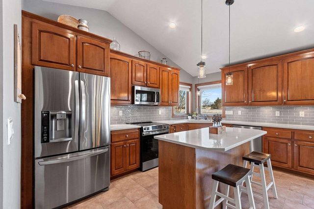 1972 SINCLAIR DRIVE, De Pere, WI 54115