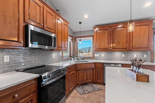 1972 SINCLAIR DRIVE, De Pere, WI 54115