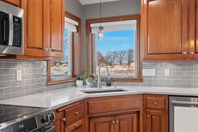 1972 SINCLAIR DRIVE, De Pere, WI 54115