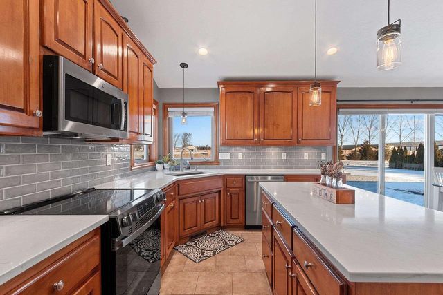 1972 SINCLAIR DRIVE, De Pere, WI 54115