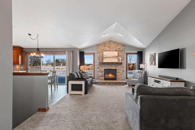 1972 SINCLAIR DRIVE, De Pere, WI 54115