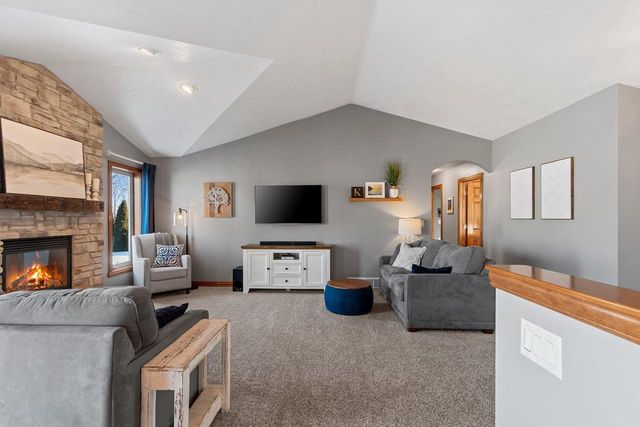 1972 SINCLAIR DRIVE, De Pere, WI 54115