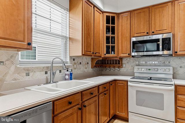 23 LOWELL DR, Marlton, NJ 08053