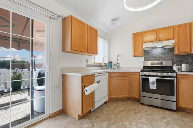 124 Andrew Taras Court 2D, Joliet, IL 60435