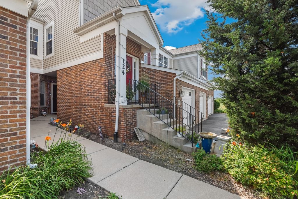 124 Andrew Taras Court 2D, Joliet, IL 60435
