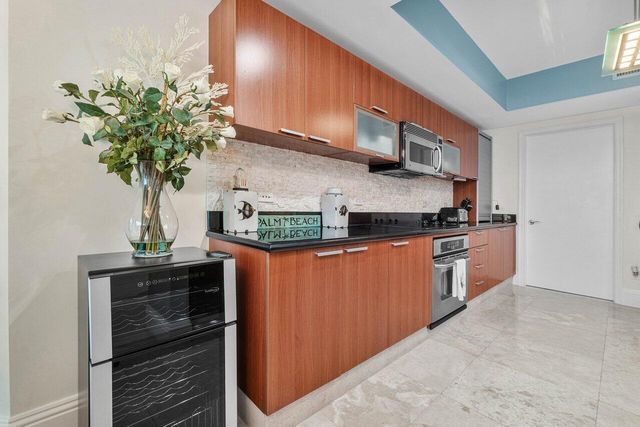 2650 Lake Shore Drive 206, Riviera Beach, FL 33404