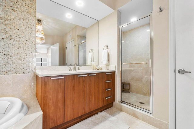 2650 Lake Shore Drive 206, Riviera Beach, FL 33404