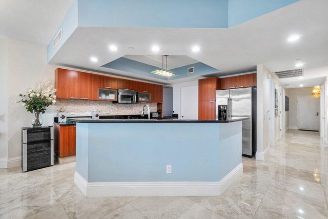 2650 Lake Shore Drive 206, Riviera Beach, FL 33404
