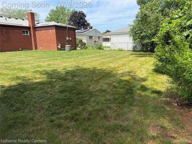 14400 Stonehouse Avenue, Livonia, MI 48154