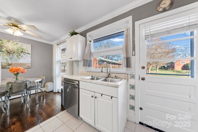 4743 Woodlark Lane, Charlotte, NC 28211