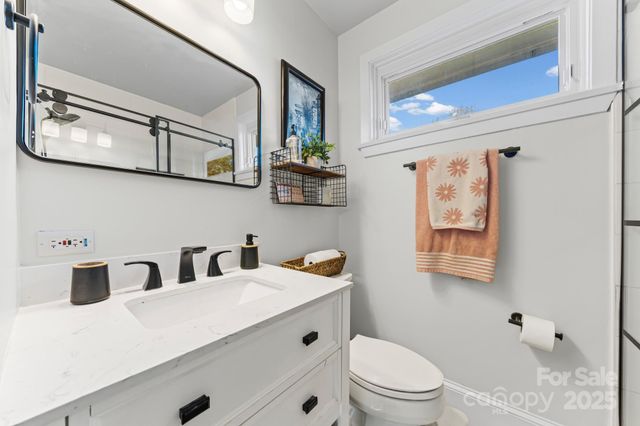 4743 Woodlark Lane, Charlotte, NC 28211