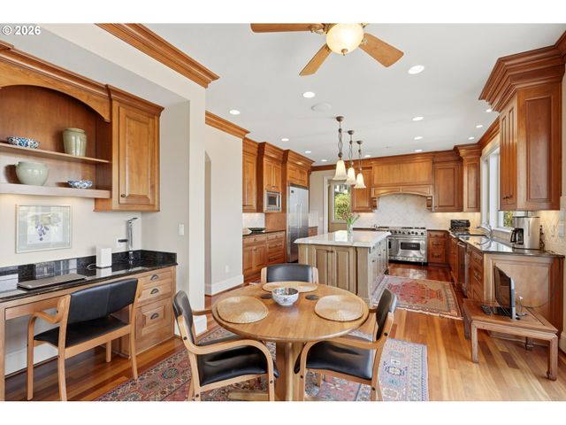 2107 Sw MARKET STREET Dr, Portland, OR 97201