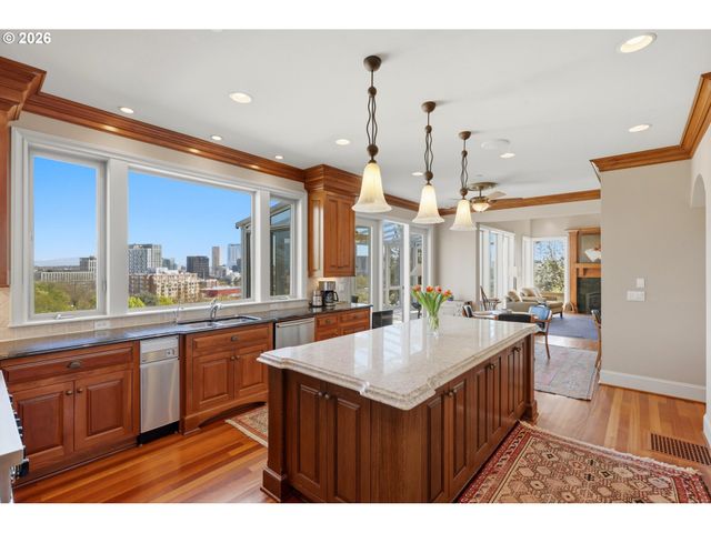 2107 Sw MARKET STREET Dr, Portland, OR 97201