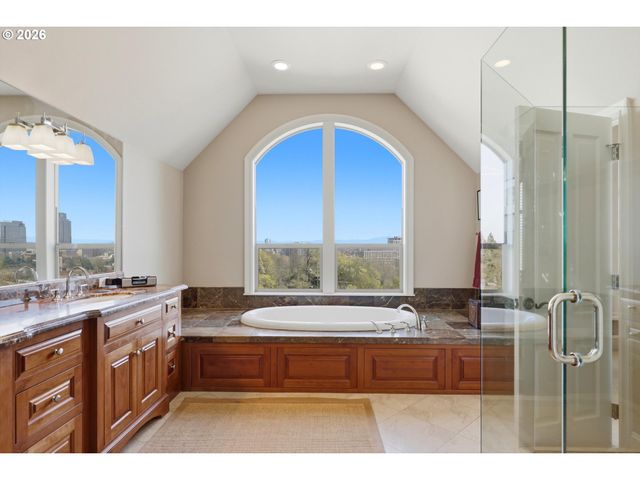 2107 Sw MARKET STREET Dr, Portland, OR 97201