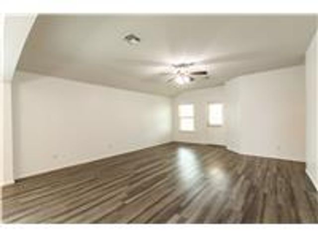 209 Reagor DR, Taylor, TX 76574